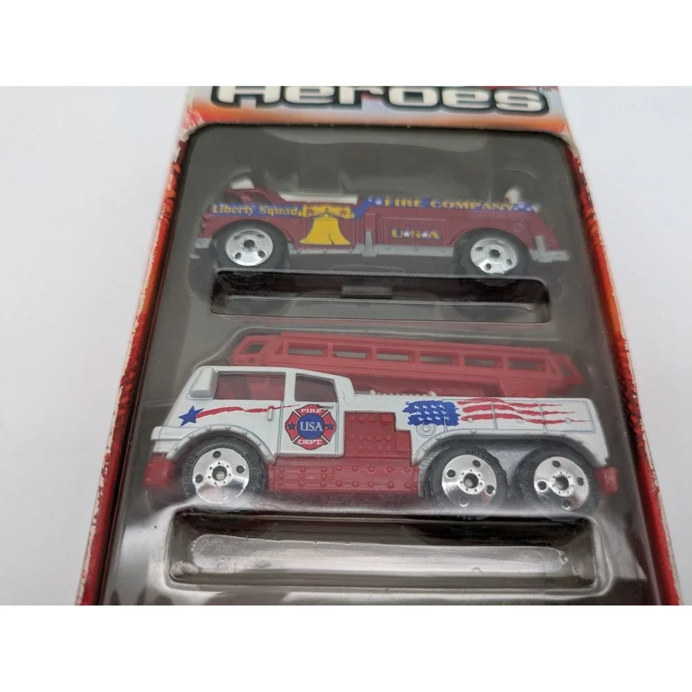 VTG Mattel Matchbox Hero City Fire Heroes 3-Pack Diecast Fire Trucks 2002 NIB